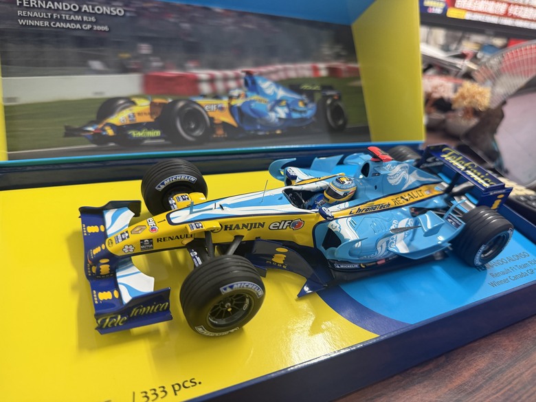 [開箱]F1 1/18 RENAULT R26 FERNANDO ALONSO 2006 CANADA GP