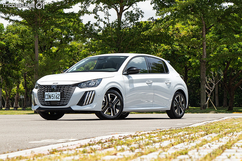 Peugeot 208 小改款試駕|不只賣浪漫情懷,更要用豐富內涵留住你的愛!