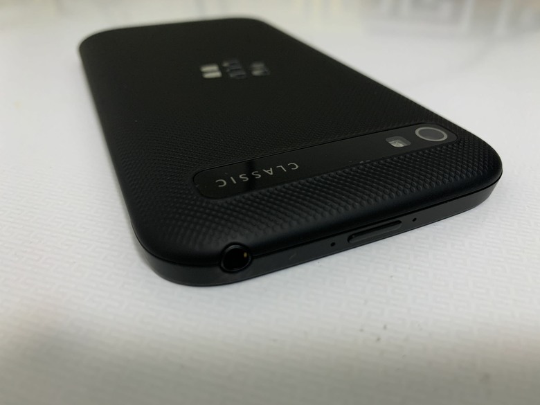 BlackBerry Classic Zinwa Q25 純黑色－石墨黑｜黑夜裡點亮世界的經典