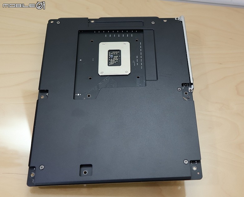點我看大圖 PLUS 處理器新選擇,記憶體超頻更容易 Z890 AORUS ELITE DUO X