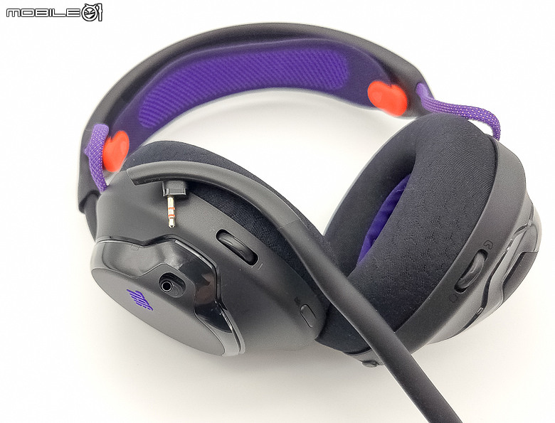 點我看大圖 【北極熊開箱】碳纖維動圈與空間聲學的純粹展現 - JBL Quantum 650 (加映950)