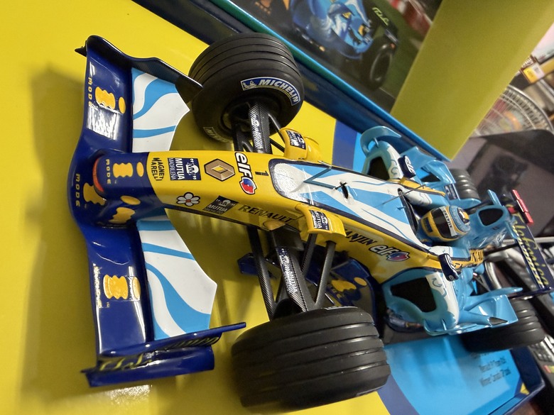 [開箱]F1 1/18 RENAULT R26 FERNANDO ALONSO 2006 CANADA GP