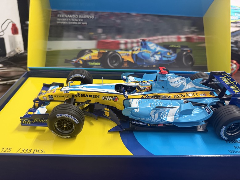 [開箱]F1 1/18 RENAULT R26 FERNANDO ALONSO 2006 CANADA GP
