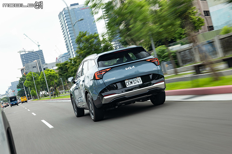 油電車的日韓對決|Toyota RAV4、Kia Sportage 雙車評測以及百公里油耗測試!