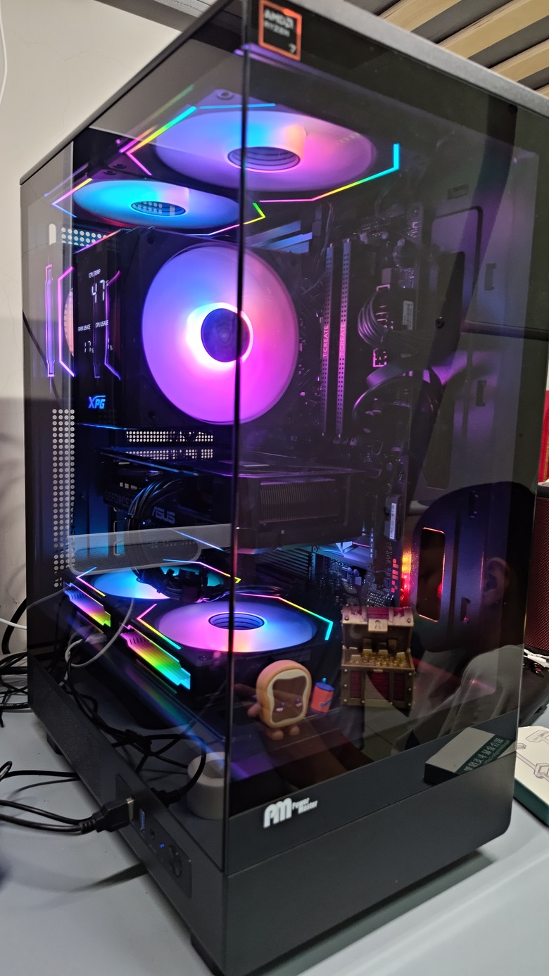 AMD低功耗小機殼電競機 9700X+5060ti 16G