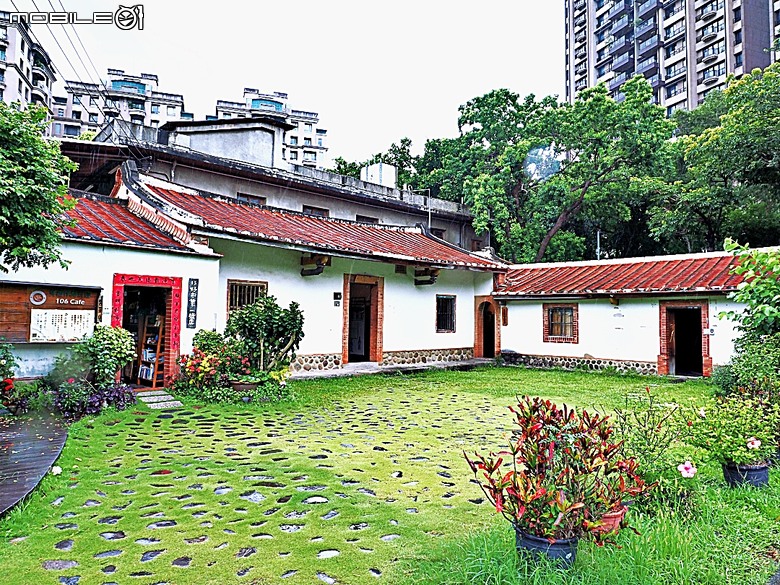 竹北新瓦屋客家文化保存區、采田福地、竹北泉州厝汾陽堂、東平問禮堂、竹北福佑宮(十三伯公)、蓮華寺、附掛美食之一浪拉麵 — 竹北一日雨中散策