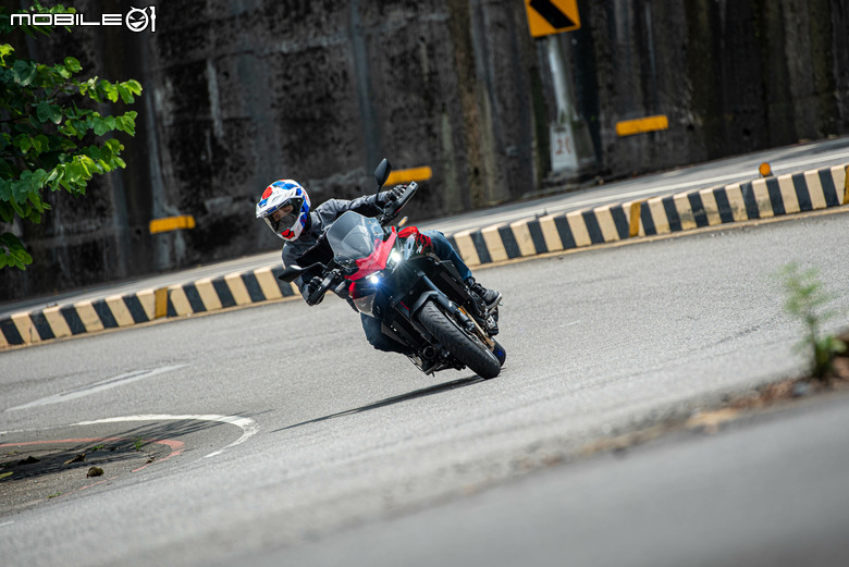 HONDA CB1000 GT 試駕｜不再做選擇，四缸、電懸、運動、舒適我全都要！