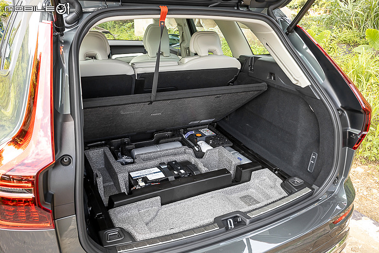 Volvo 小改款 XC60 T8 試駕|除了節能,還讓你有更優雅從容的旅程!