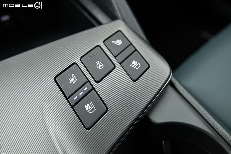 油電車的日韓對決|Toyota RAV4、Kia Sportage 雙車評測以及百公里油耗測試!