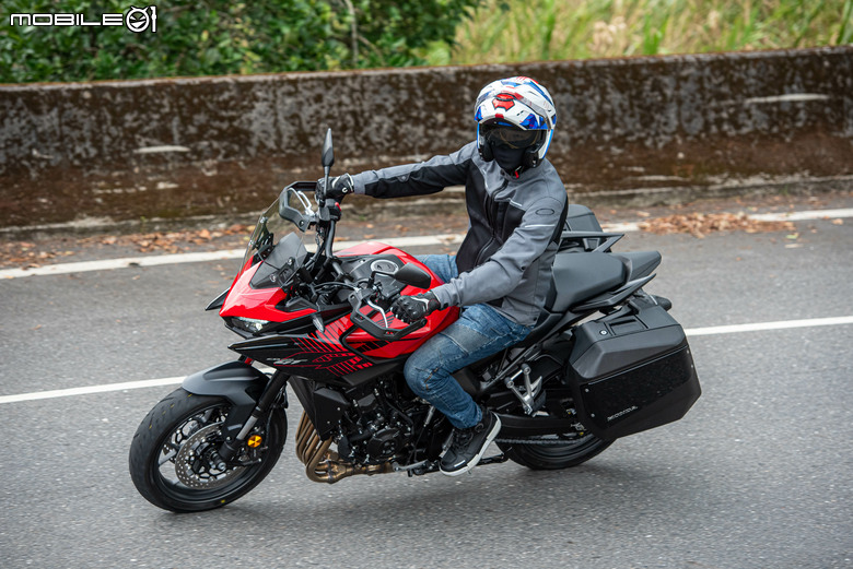 HONDA CB1000 GT 試駕｜不再做選擇，四缸、電懸、運動、舒適我全都要！