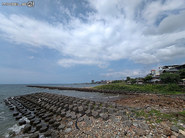沙灘皮克敏探索之新北市篇 — 萬里海水浴場、金山中角、貢寮福隆海水浴場、石門白沙灣、三芝淺水灣、淡水沙崙、淡江大橋,還有Bossa Nova巴莎諾瓦海景餐廳與依海廚房之吃吃喝喝