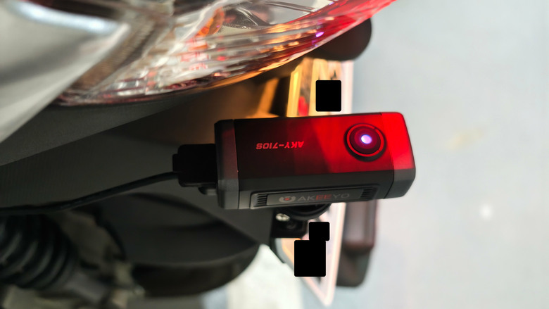 DIY 4k(偽)機車行車紀錄器+car play車機+usb充電器安裝