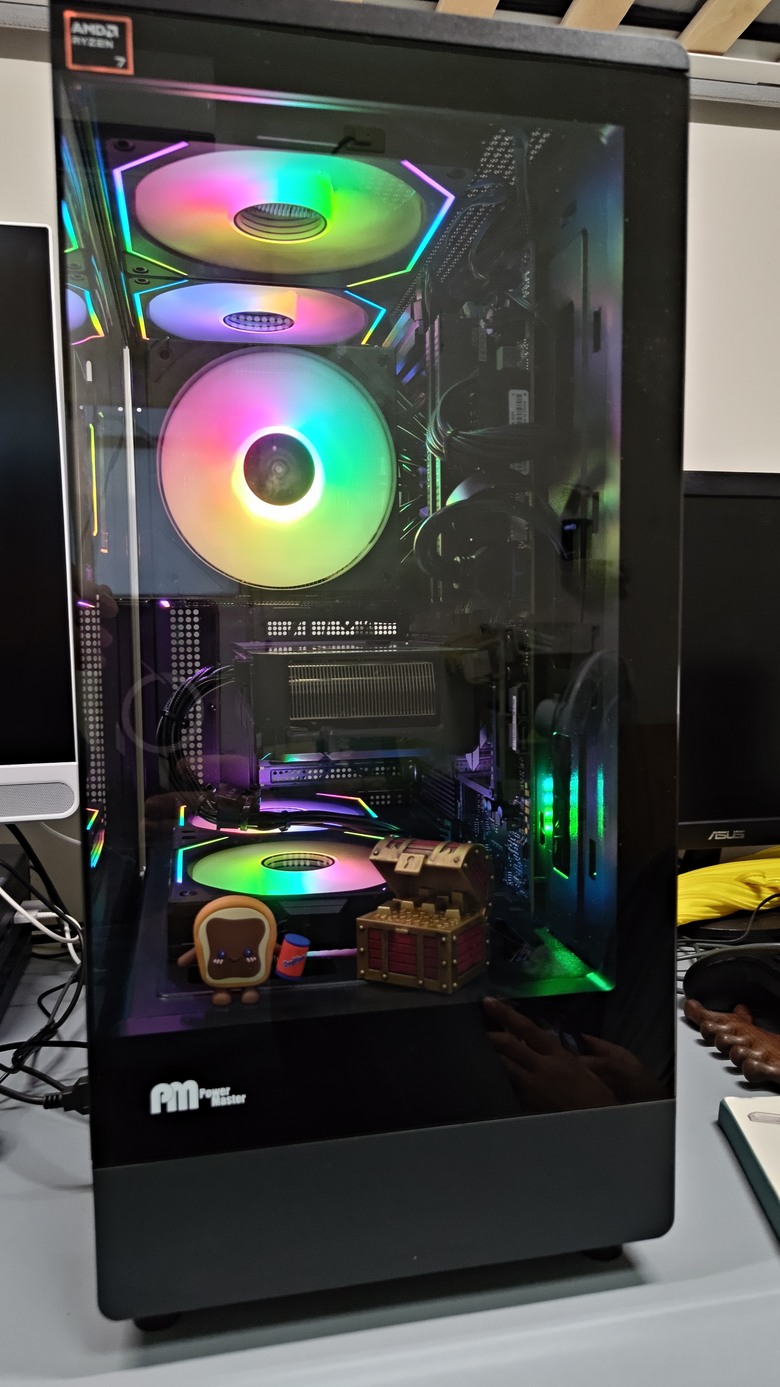 AMD低功耗小機殼電競機 9700X+5060ti 16G