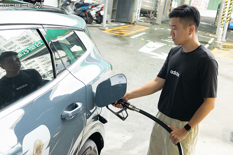 油電車的日韓對決|Toyota RAV4、Kia Sportage 雙車評測以及百公里油耗測試!