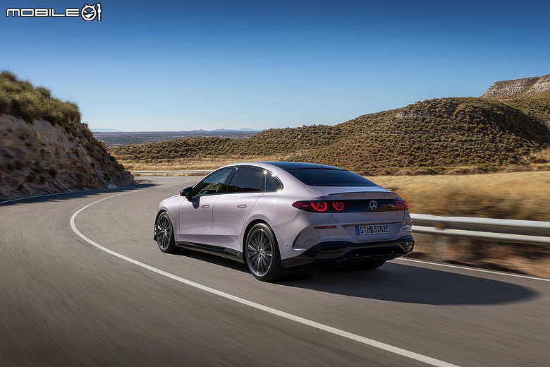 Mercedes-Benz C 300 星耀版試駕|標配後輪轉向+電子懸吊=後驅房車的靈魂特效藥!