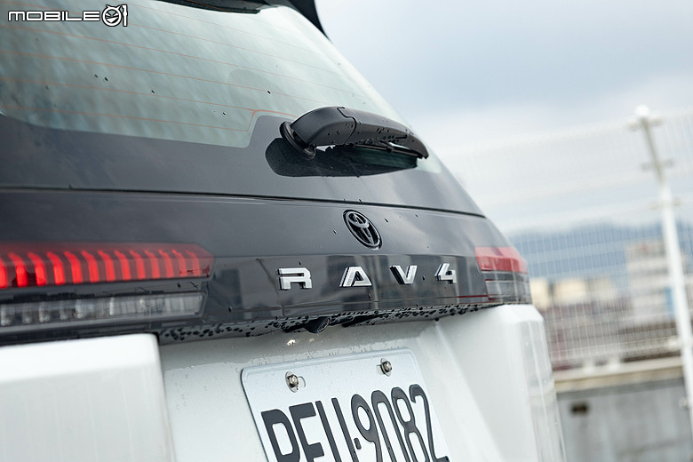 油電車的日韓對決|Toyota RAV4、Kia Sportage 雙車評測以及百公里油耗測試!