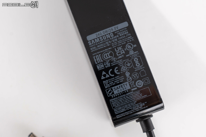 三星 Odyssey OLED G8 G80SH 遊戲螢幕開箱體驗 最新五層面板與抗炫光技術帶來更舒適視覺感受