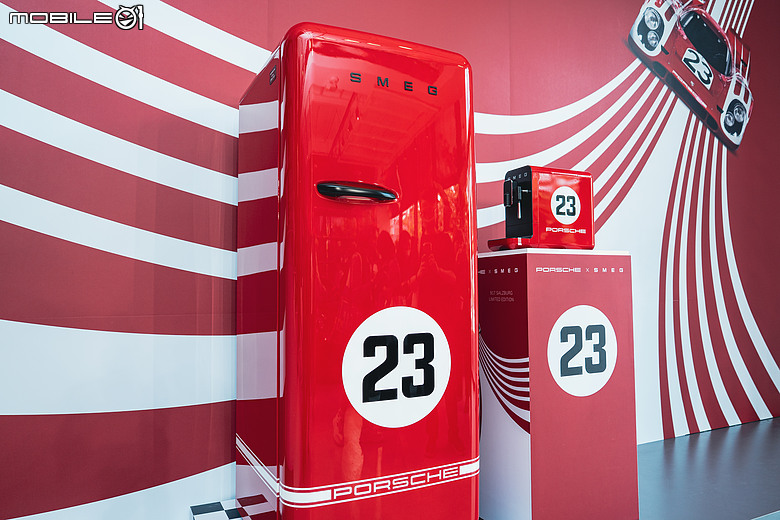 Porsche x SMEG 聯名家電登場！把 917 賽車傳奇搬進廚房，限量冰箱、咖啡機正式登台