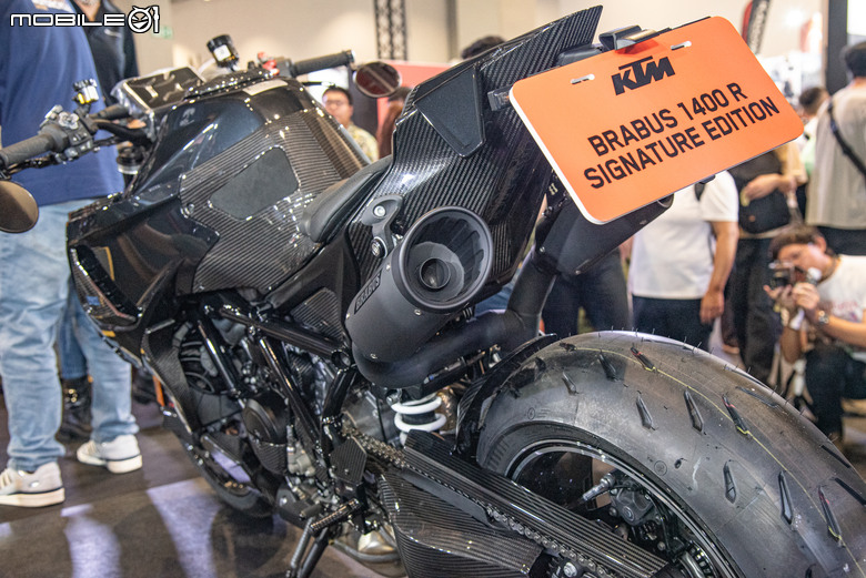 據傳要價四百萬的重車？！全台唯一BRABUS 1400 R現身南港車展！