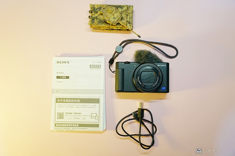 【盲狙先生傳124】SONY ZV-1 & ZV-1M2 | ❤️旅人的觀景小列車❤️ 輕巧方便的旅拍\生活紀錄vLog機，只能二選一你的決定?