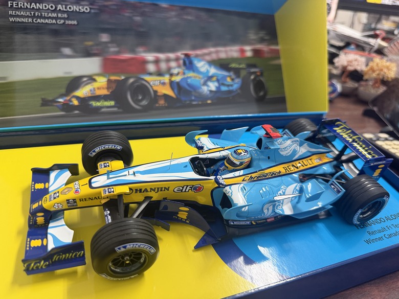 [開箱]F1 1/18 RENAULT R26 FERNANDO ALONSO 2006 CANADA GP