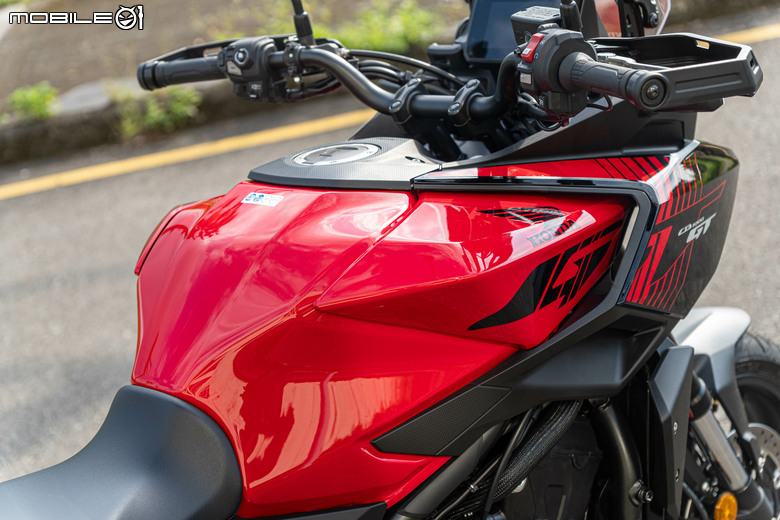 HONDA CB1000 GT 試駕｜不再做選擇，四缸、電懸、運動、舒適我全都要！