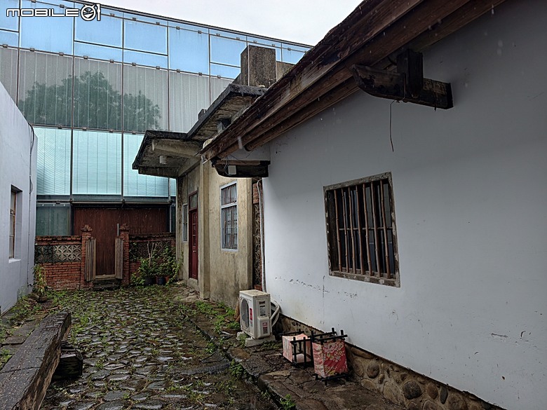 竹北新瓦屋客家文化保存區、采田福地、竹北泉州厝汾陽堂、東平問禮堂、竹北福佑宮(十三伯公)、蓮華寺、附掛美食之一浪拉麵 — 竹北一日雨中散策