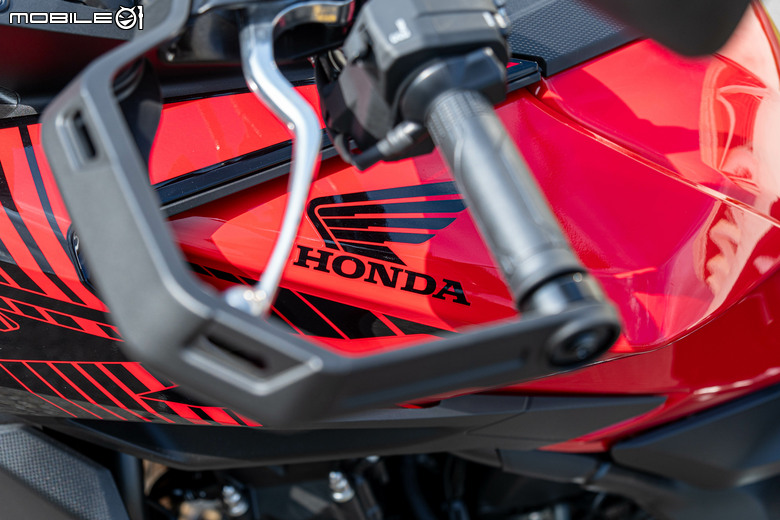 HONDA CB1000 GT 試駕｜不再做選擇，四缸、電懸、運動、舒適我全都要！