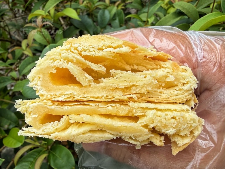 招牌裸蛋糕，特色太陽餅和創新檸檬蛋糕伴手禮禮盒，還有多款寶盒蛋糕、手工餅乾