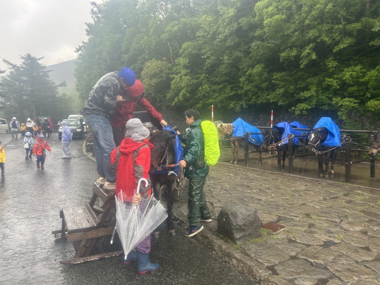 擱一擺雨中挑戰日本之顛-富士山