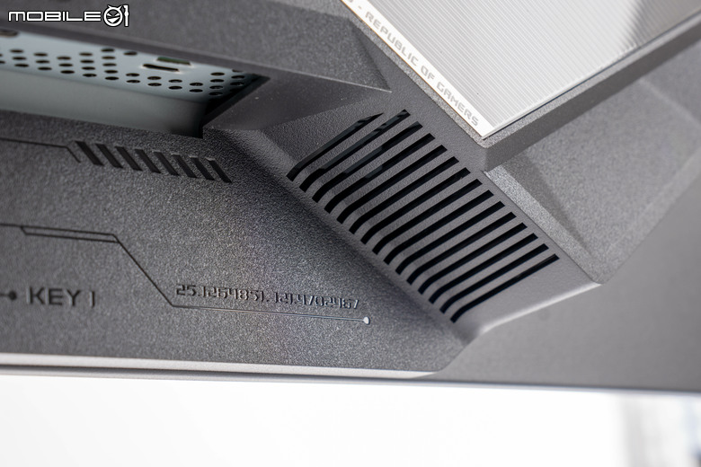 ROG STRIX OLED XG34WCDMS 電競螢幕開箱實測 34 吋寬曲面與 280Hz 高更新率帶來流暢沉浸感受