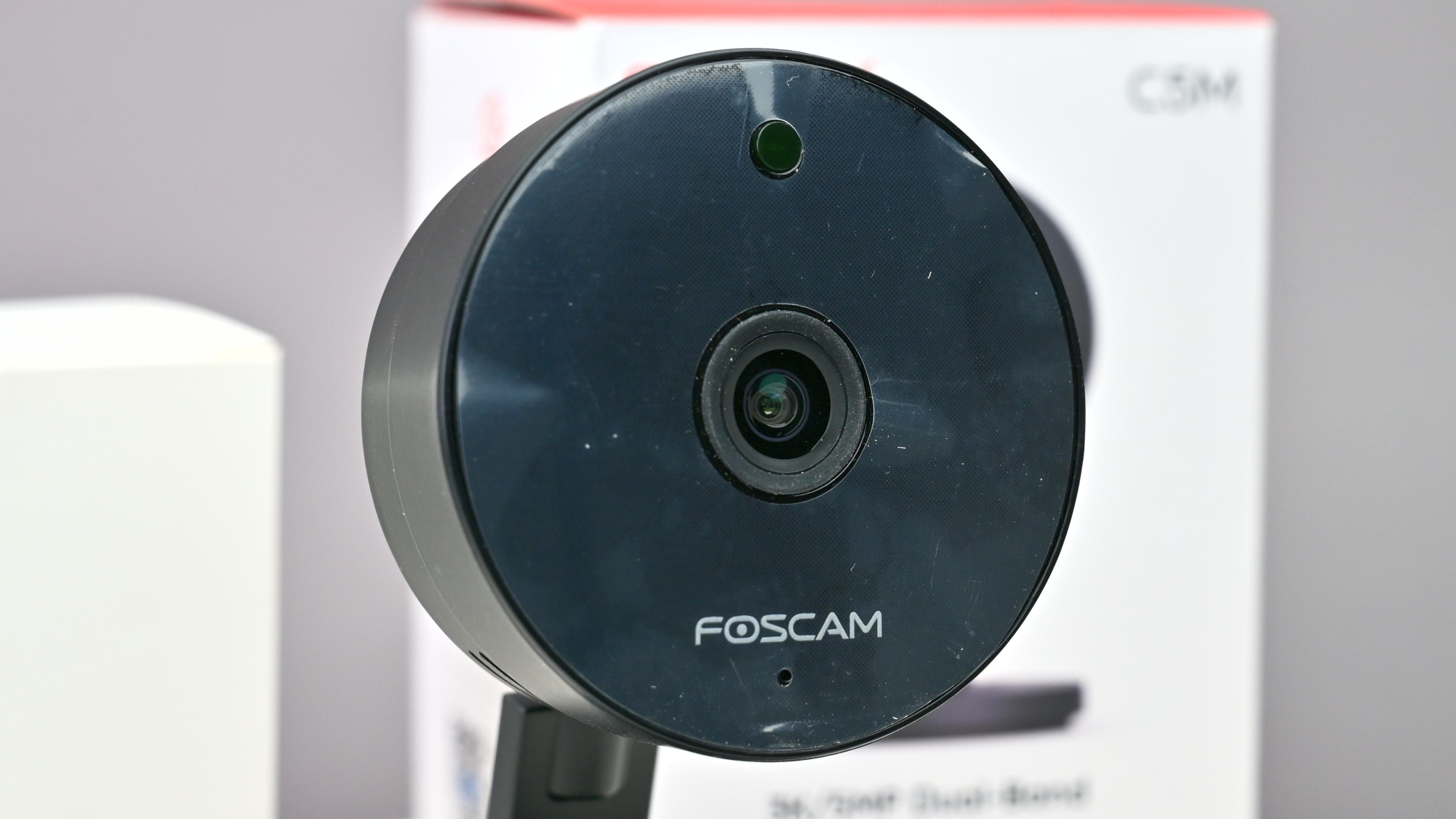 點我看大圖 【不專業開箱】快速開箱! Foscam C5M 開箱:500 萬畫素 3K 超清解析度,小巧便利、守護家人!