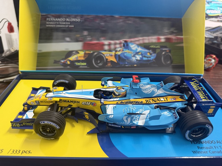 [開箱]F1 1/18 RENAULT R26 FERNANDO ALONSO 2006 CANADA GP
