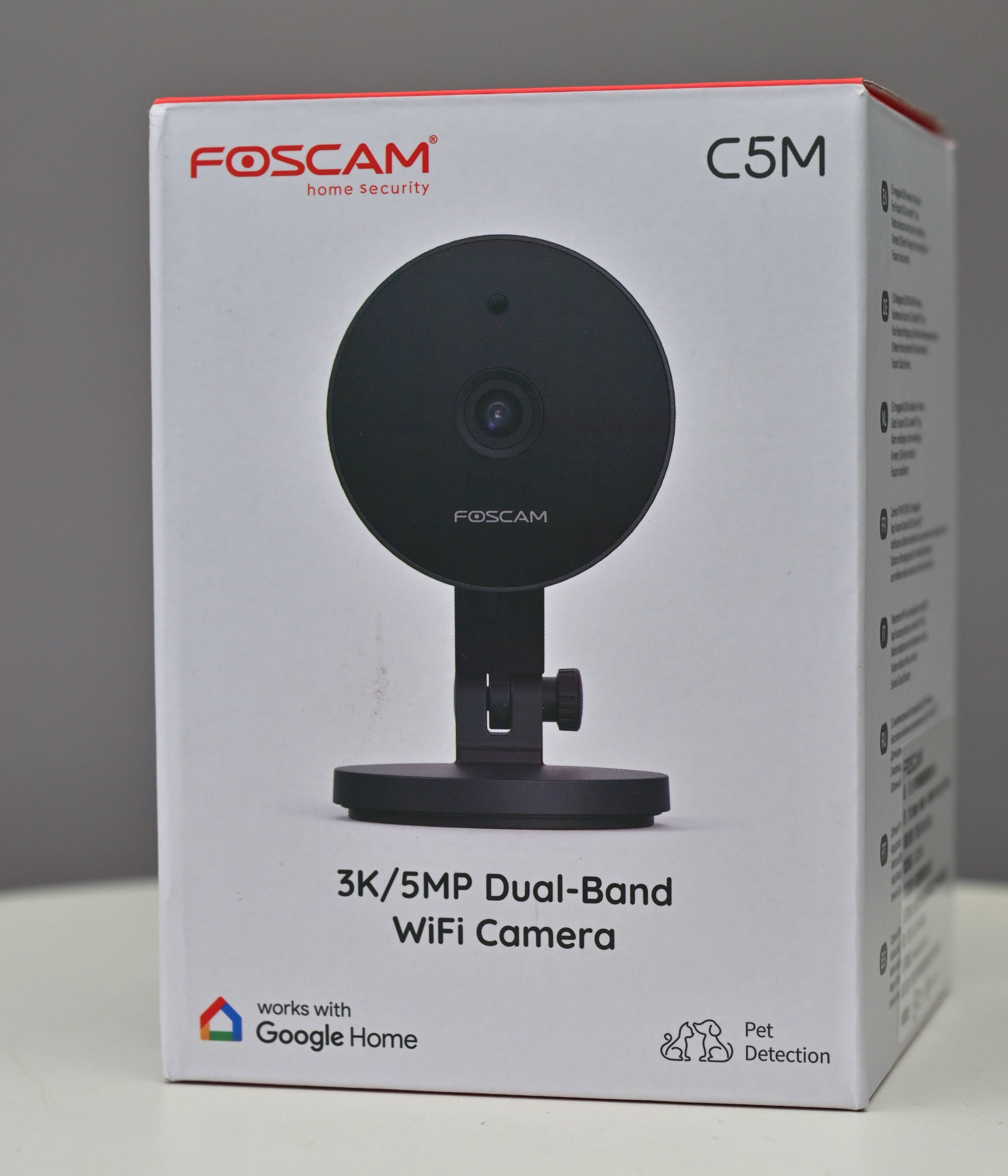 點我看大圖 【不專業開箱】快速開箱! Foscam C5M 開箱:500 萬畫素 3K 超清解析度,小巧便利、守護家人!