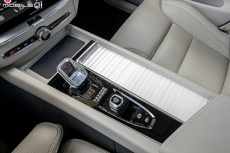Volvo 小改款 XC60 T8 試駕|除了節能,還讓你有更優雅從容的旅程!