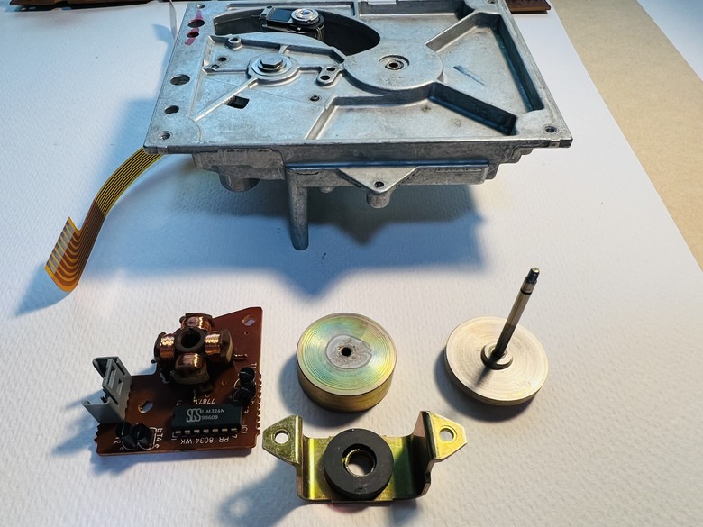點我看大圖 Philips CD 304 MKII 維修記--YA! CD轉起來了, 但發生怪異現象