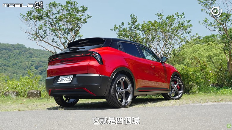 【影音試駕】Alfa Romeo Junior Elettrica 280 Veloce，這蛇很毒！