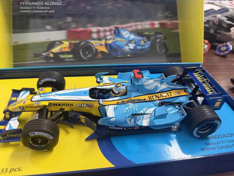 [開箱]F1 1/18 RENAULT R26 FERNANDO ALONSO 2006 CANADA GP
