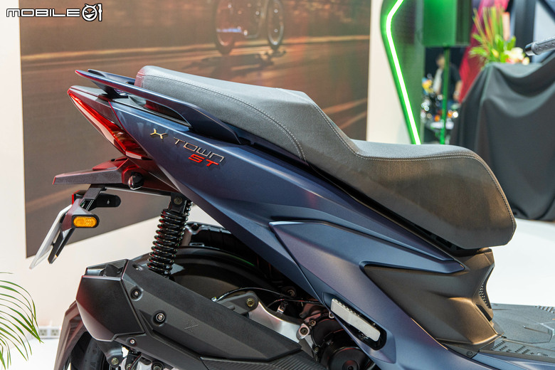 點我看大圖 KYMCO CV-X45 單缸多功能跨界車正式亮相,搭載PTM系統、TFT儀表、定速、加溫握把一次到位!