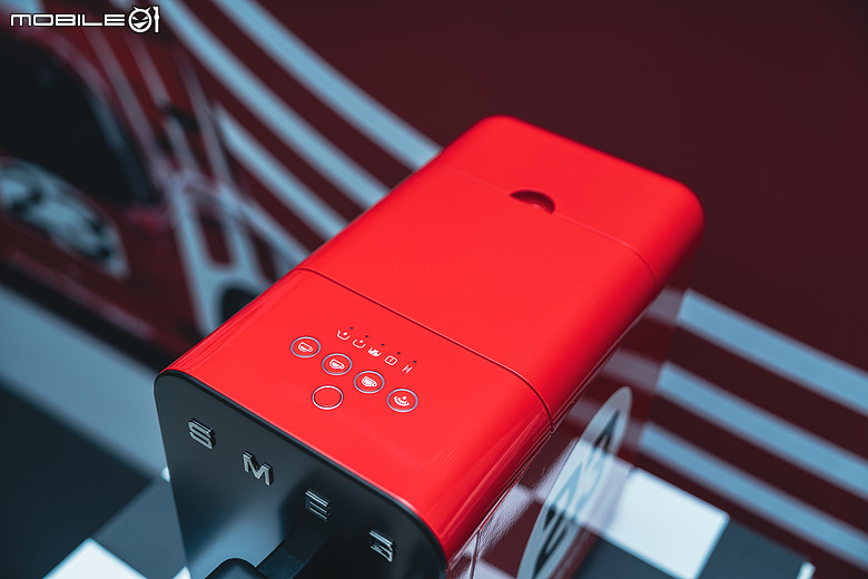 Porsche x SMEG 聯名家電登場！把 917 賽車傳奇搬進廚房，限量冰箱、咖啡機正式登台