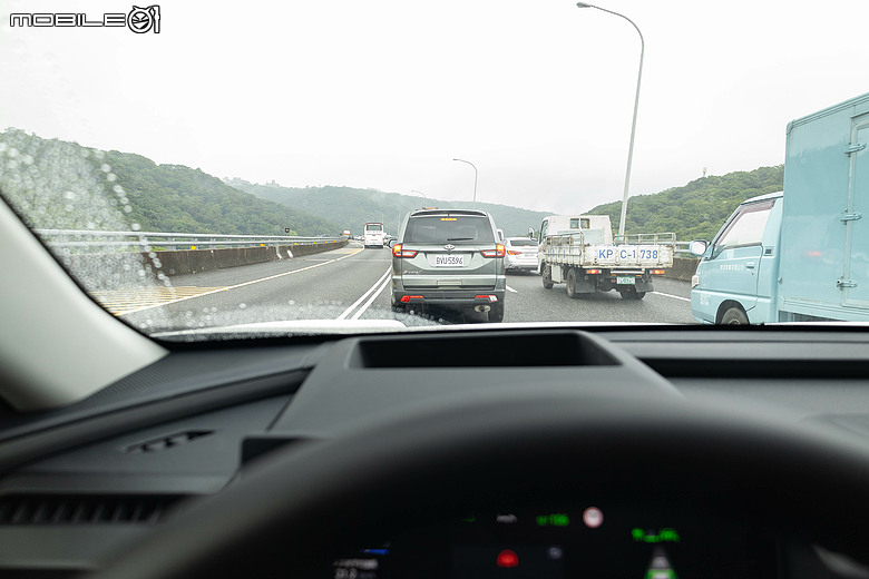 油電車的日韓對決|Toyota RAV4、Kia Sportage 雙車評測以及百公里油耗測試!