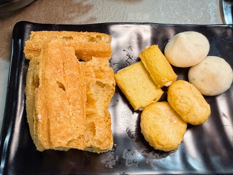 一炒一鍋雙重美味，單人也能品嚐鴛鴦鍋，冰淇淋、飲料、白飯吃到飽