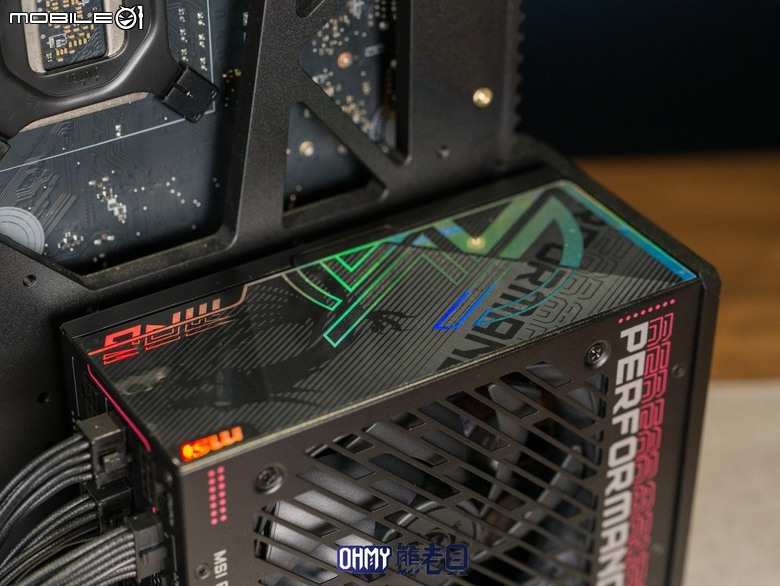 GPU Safeguard+ 預判風險,發生前攔截!微星 MPG Ai1600TS PCIE5 全模組化電源