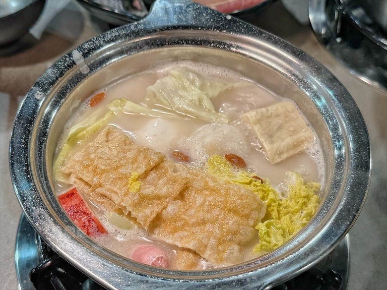 一炒一鍋雙重美味，單人也能品嚐鴛鴦鍋，冰淇淋、飲料、白飯吃到飽
