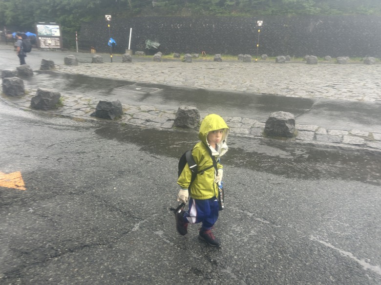 擱一擺雨中挑戰日本之顛-富士山
