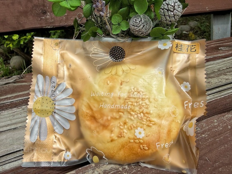 招牌裸蛋糕，特色太陽餅和創新檸檬蛋糕伴手禮禮盒，還有多款寶盒蛋糕、手工餅乾