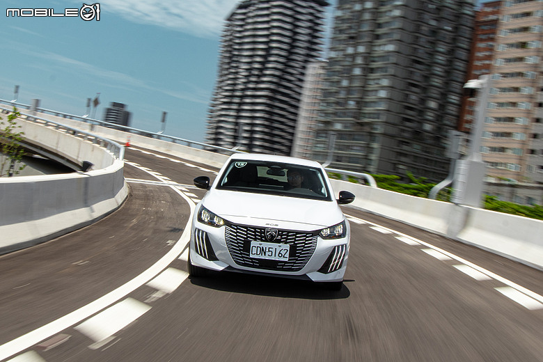 Peugeot 208 小改款試駕|不只賣浪漫情懷,更要用豐富內涵留住你的愛!