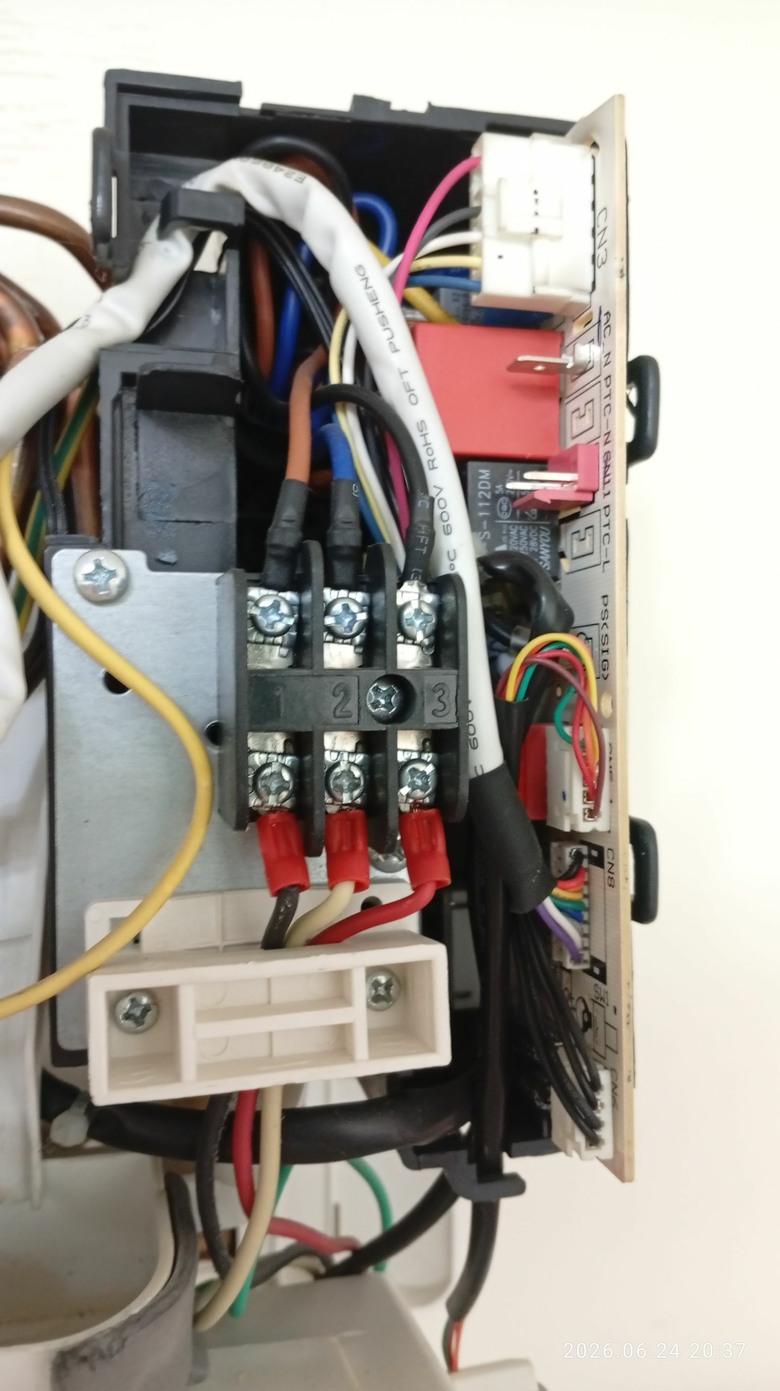 聲寶冷氣 AU-QB22D 室內機 E6 故障碼 , DIY 更換馬達記錄 !