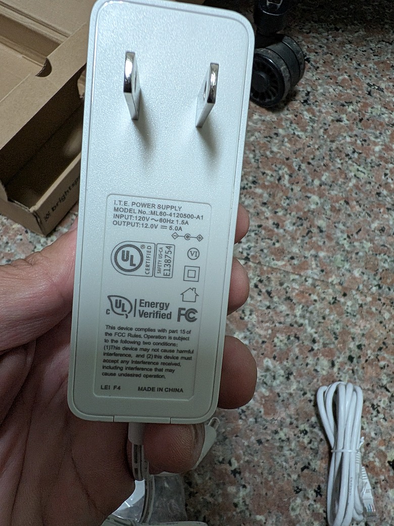 點我看大圖 洋垃圾WIFI7路由XR1710G開箱