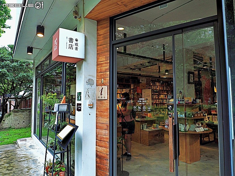 竹北新瓦屋客家文化保存區、采田福地、竹北泉州厝汾陽堂、東平問禮堂、竹北福佑宮(十三伯公)、蓮華寺、附掛美食之一浪拉麵 — 竹北一日雨中散策